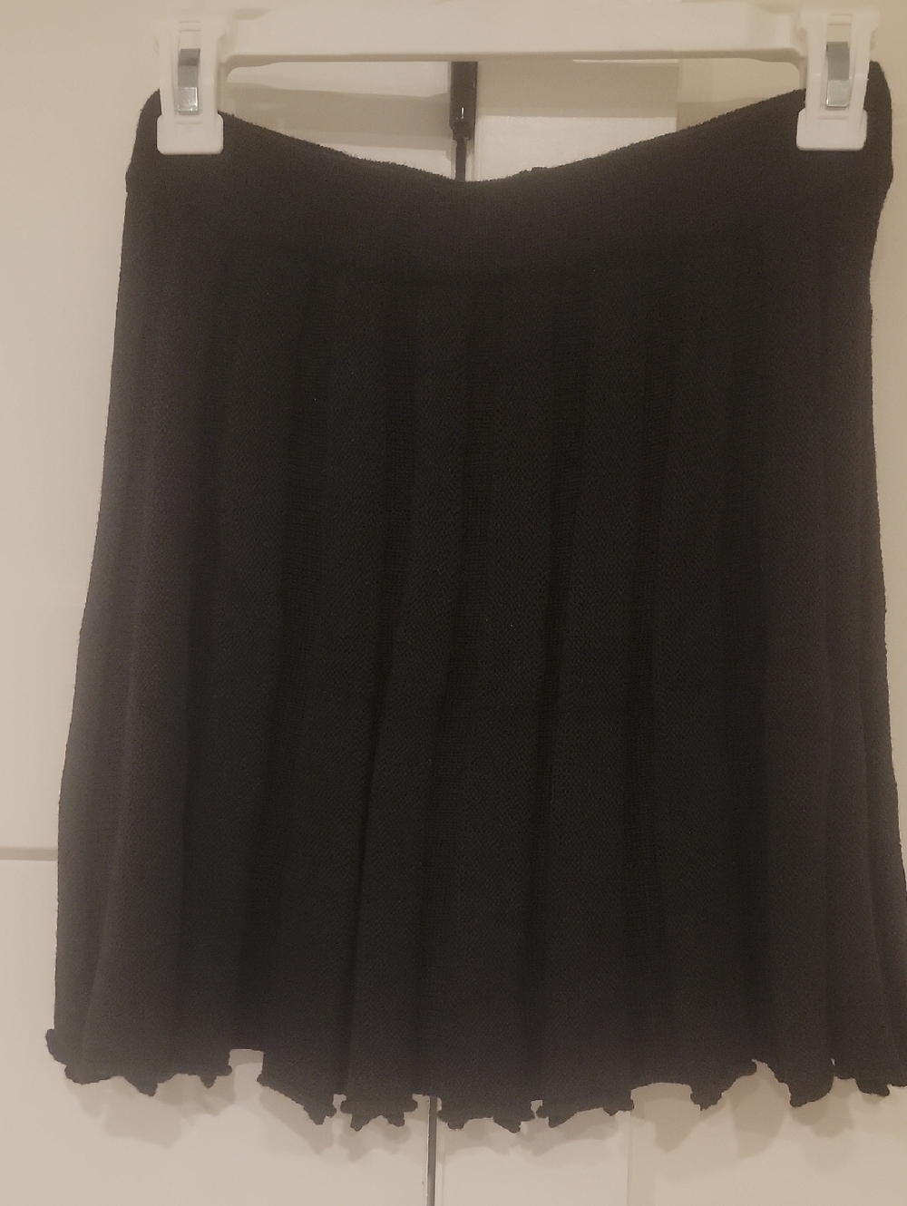 Black Pleated  Women's Sweater Skirt. Nwot